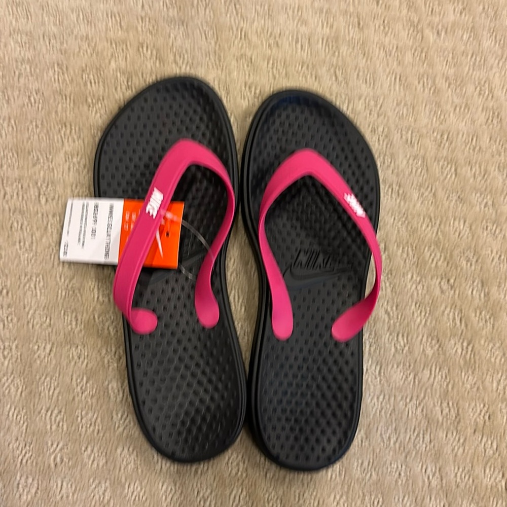 brand new sandals size 10 Nike flipflop